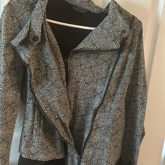 Lululemon jacket - Picture 2 of 4